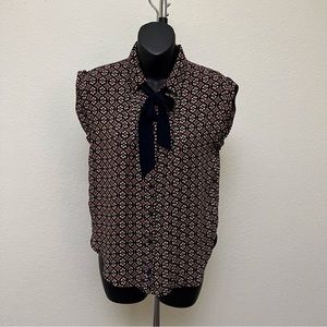 Classy top with bow tie. Size XS. No ironing ever needed!!